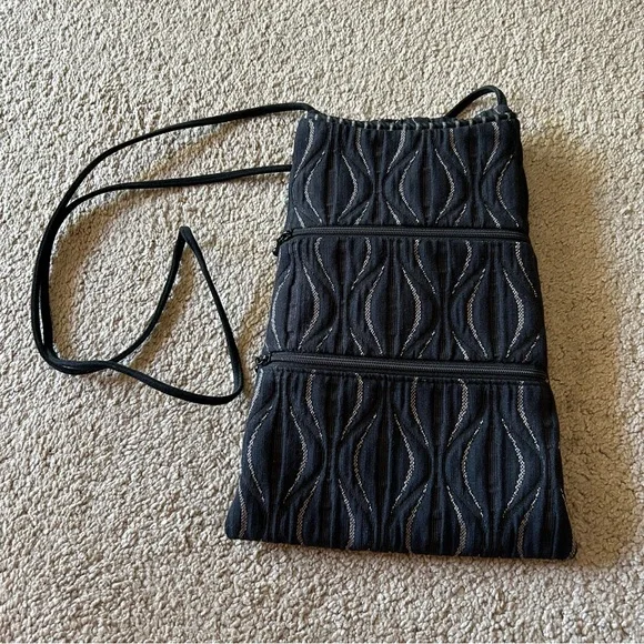 Stylish Black and Tan Quilted Bag - Picture 4 of 4